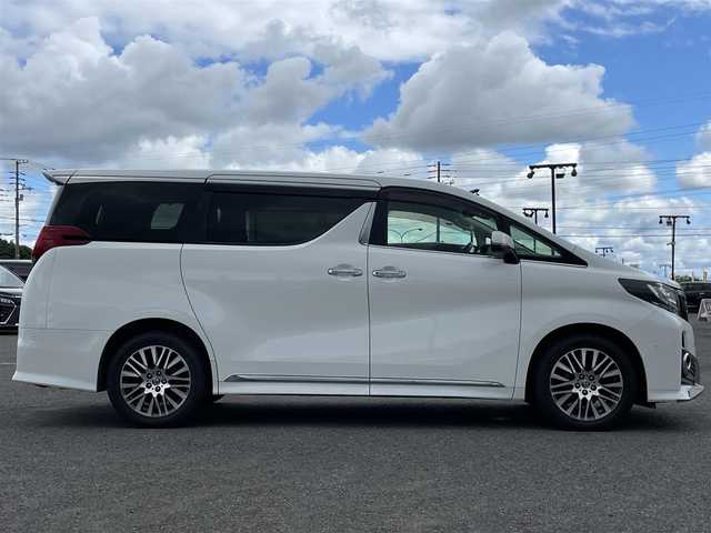 トヨタ アルファード SA Cパッケージ 道央・札幌 2016(平28)年 3.1万km ホワイトパールクリスタルシャイン ４WD/ワンオーナー/寒冷地仕様/JBLプレミアムサウンドシステム/純正メーカーナビ/CD/DVD/BD/BT/フルセグ/純正フリップダウンモニター/トヨタセーフティセンス/プリクラッシュセーフティ/横滑り防止装置/レーダークルーズコントロール/パーキングアシスト/クリアランスソナー/バックカメラ/ビルトインETC/ワイパーデアイサー/両側パワースライドドア/パワーバックドア/前席/２列目パワーシート/D席メモリーシート/前席シートヒーター/N席/２列目オットマン/レザーシート/革巻きウッドコンビステアリング/ステアリングリモコン/ハンドルヒーター/AC100V/置くだけ充電/電動パーキング/ブレーキホールド/自動防眩ミラー/MTモード付AT/プッシュスタート/スマートキー/LEDヘッドライト/オートライト/オートハイビーム/フォグランプ/電動格納ミラー/ウィンカーミラー/純正フロアマット/ドアバイザー/スペアキー