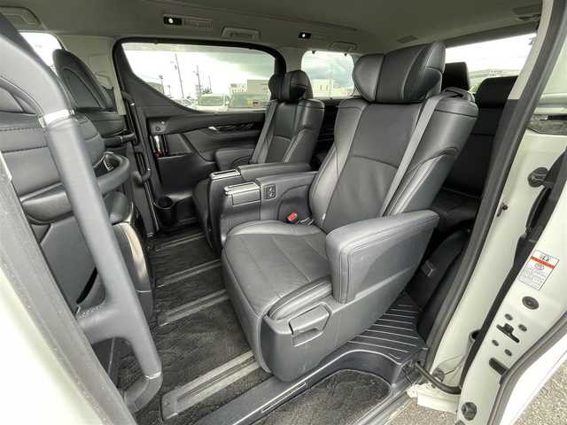 トヨタ アルファード SA Cパッケージ 道央・札幌 2016(平28)年 3.1万km ホワイトパールクリスタルシャイン ４WD/ワンオーナー/寒冷地仕様/JBLプレミアムサウンドシステム/純正メーカーナビ/CD/DVD/BD/BT/フルセグ/純正フリップダウンモニター/トヨタセーフティセンス/プリクラッシュセーフティ/横滑り防止装置/レーダークルーズコントロール/パーキングアシスト/クリアランスソナー/バックカメラ/ビルトインETC/ワイパーデアイサー/両側パワースライドドア/パワーバックドア/前席/２列目パワーシート/D席メモリーシート/前席シートヒーター/N席/２列目オットマン/レザーシート/革巻きウッドコンビステアリング/ステアリングリモコン/ハンドルヒーター/AC100V/置くだけ充電/電動パーキング/ブレーキホールド/自動防眩ミラー/MTモード付AT/プッシュスタート/スマートキー/LEDヘッドライト/オートライト/オートハイビーム/フォグランプ/電動格納ミラー/ウィンカーミラー/純正フロアマット/ドアバイザー/スペアキー