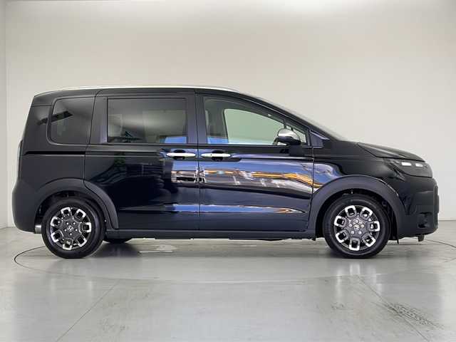 ホンダ フリード ハイブリット e:HEV クロスター 愛知県 2025(令7)年 0.1千km クリスタルブラックパール 登録済未使用車/ホンダセンシング/・衝突軽減ブレーキ/・誤発進抑制機能/・後方誤発進抑制機能/・近距離衝突軽減ブレーキ/・歩行者事故低減ステアリング/・路外逸脱抑制機能/・渋滞追従付アダプティブクルーズコントロール/・トラフィックアラート/・先行車発進のお知らせ/・オートハイビーム/・パーキングセンサー/純正ナビ/・AppleCarPlay/Android Auto/・Bluetooth/・フルセグTV/・FM/AM/バックカメラ/両側パワースライドドア/純正アルミホイール/ハーフレザーシート/シートヒーター/LEDヘッドライト/スマートキー/プッシュスタート/横滑り防止装置