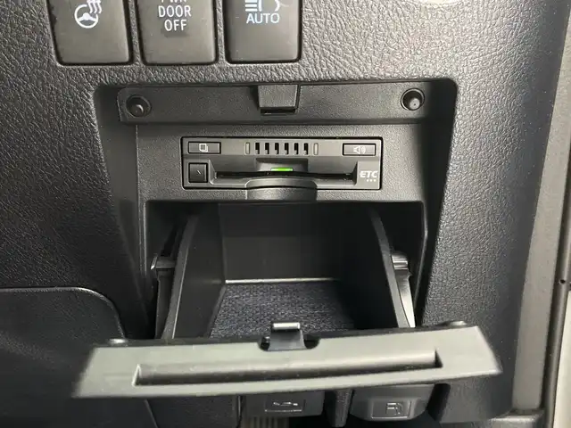 トヨタ アルファード S Cパッケージ 愛知県 2022(令4)年 1.9万km ホワイトパールクリスタルシャイン 純正ビルトインナビ/・Ｂｌｕｅｔｏｏｔｈ/・フルセグ/・AM/FM/・Miracast/純正CD/DVDプレーヤー/ツインムーンルーフ/前後ミラー型ドライブレコーダー/ビルトインＥＴＣ/純正後席モニター/両側パワースライドドア/アダプティブクルーズコントロール/バックカメラ/ステアリングヒーター/ＬＴＡ（レーントレーシングアシスト）/ＰＫＳＢ（パーキングサポートブレーキ）/ＰＣＳ（プリクラッシュセーフティ）/ＲＳＡ（ロードサインアシスト）/前席シートヒーター・エアシート/パワーバックドア