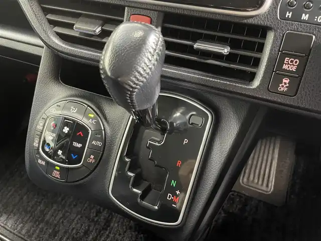 トヨタ ノア Si 大阪府 2014(平26)年 4万km ホワイトパールクリスタルシャイン 純正ナビ　バックカメラ　Bluetooth　フルセグTV ドラレコ　ビルトインETC オートライト　LEDヘッドライト　スマートキー