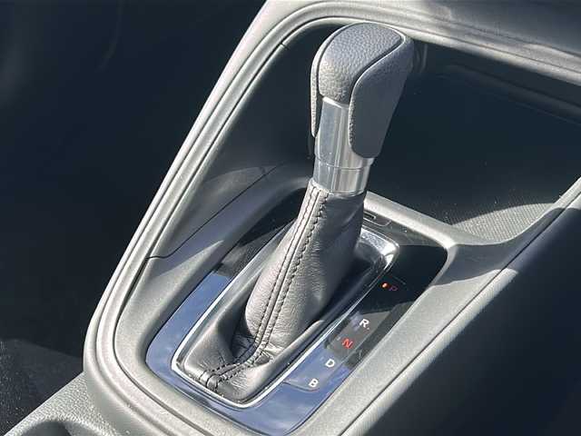 ホンダ ヴェゼル ハイブリッド e:HEV X 三重県 2022(令4)年 4.9万km クリスタルブラックパール 純正８型ナビ　/バックカメラ　/ＥＴＣ　/前後コーナーセンサー　/ＵＳＢ給電ポート/レーダークルーズコントロール　/レーンキープアシスト　/衝突軽減ブレーキ/パドルシフト　/ダウンヒルアシストコントロール/ステアリングスイッチ/ＬＥＤヘッドライト/オートハイビーム　/オートライト/フロアマット/電子パーキング/電動格納ミラー/禁煙車