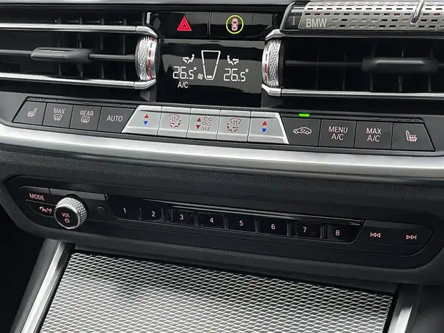 ＢＭＷ ３２０ｄ xDrive ツーリング Mスポーツ 東京都 2022(令4)年 2万km ミネラルグレー パノラマスライディングルーフ/ライブコックピット/アダプティブクルーズコントロール/ブラインドスポットモニター/衝突被害軽減ブレーキ/バックモニター/純正LEDヘッドライト/ワイヤレスチャージ/シートヒーター/ハーフレザー/パドルシフト/ETC2.0/ステアリングスイッチ/電動リアゲート/純正ナビ/バックモニター