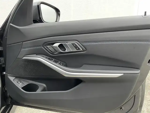 ＢＭＷ ３２０ｄ xDrive ツーリング Mスポーツ 東京都 2022(令4)年 2万km ミネラルグレー パノラマスライディングルーフ/ライブコックピット/アダプティブクルーズコントロール/ブラインドスポットモニター/衝突被害軽減ブレーキ/バックモニター/純正LEDヘッドライト/ワイヤレスチャージ/シートヒーター/ハーフレザー/パドルシフト/ETC2.0/ステアリングスイッチ/電動リアゲート/純正ナビ/バックモニター