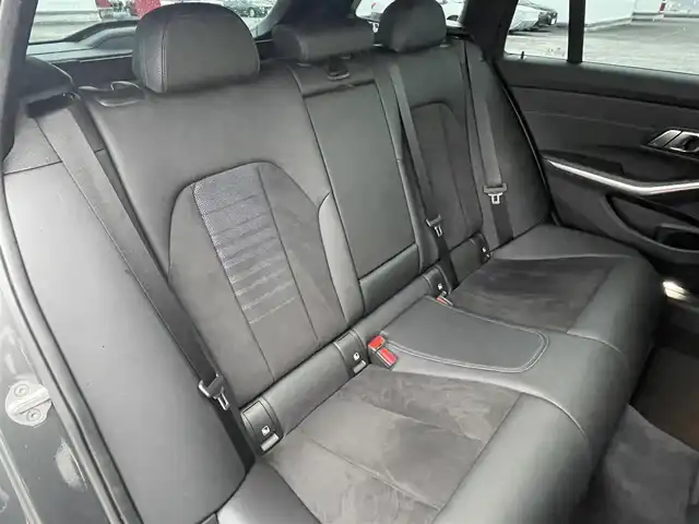 ＢＭＷ ３２０ｄ xDrive ツーリング Mスポーツ 東京都 2022(令4)年 2万km ミネラルグレー パノラマスライディングルーフ/ライブコックピット/アダプティブクルーズコントロール/ブラインドスポットモニター/衝突被害軽減ブレーキ/バックモニター/純正LEDヘッドライト/ワイヤレスチャージ/シートヒーター/ハーフレザー/パドルシフト/ETC2.0/ステアリングスイッチ/電動リアゲート/純正ナビ/バックモニター