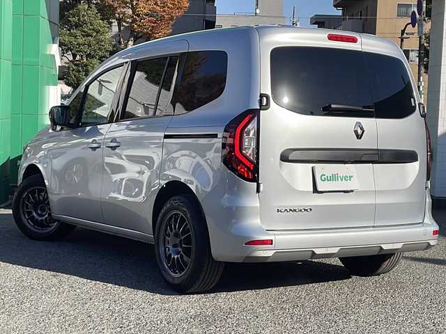 ルノー ルノー カングー インテンス 東京都 2023(令5)年 1.7万km シルバー 車体色　KQA　グリハイランド/取扱説明書/新車時保証書/記録簿/レーンセンタリングアシスト/アダプティブクルーズコントロール/ブラインドスポットモニター/ディスプレイオーディオ/【USB/Bluetooth接続】/バックカメラ　ETC/ドライブレコーダー（前後）/ハーフレザーシート/LEDヘッドライト/リアコーナーセンサー/サイド/カーテンエアバッグ/スマートキー×２/社外16インチアルミ【ENKEI】