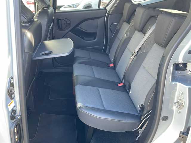 ルノー ルノー カングー インテンス 東京都 2023(令5)年 1.7万km シルバー 車体色　KQA　グリハイランド/取扱説明書/新車時保証書/記録簿/レーンセンタリングアシスト/アダプティブクルーズコントロール/ブラインドスポットモニター/ディスプレイオーディオ/【USB/Bluetooth接続】/バックカメラ　ETC/ドライブレコーダー（前後）/ハーフレザーシート/LEDヘッドライト/リアコーナーセンサー/サイド/カーテンエアバッグ/スマートキー×２/社外16インチアルミ【ENKEI】