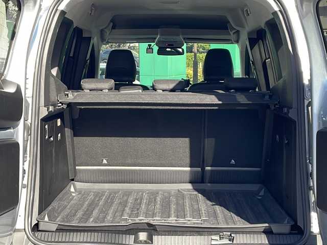 ルノー ルノー カングー インテンス 東京都 2023(令5)年 1.7万km シルバー 車体色　KQA　グリハイランド/取扱説明書/新車時保証書/記録簿/レーンセンタリングアシスト/アダプティブクルーズコントロール/ブラインドスポットモニター/ディスプレイオーディオ/【USB/Bluetooth接続】/バックカメラ　ETC/ドライブレコーダー（前後）/ハーフレザーシート/LEDヘッドライト/リアコーナーセンサー/サイド/カーテンエアバッグ/スマートキー×２/社外16インチアルミ【ENKEI】