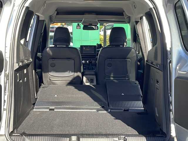 ルノー ルノー カングー インテンス 東京都 2023(令5)年 1.7万km シルバー 車体色　KQA　グリハイランド/取扱説明書/新車時保証書/記録簿/レーンセンタリングアシスト/アダプティブクルーズコントロール/ブラインドスポットモニター/ディスプレイオーディオ/【USB/Bluetooth接続】/バックカメラ　ETC/ドライブレコーダー（前後）/ハーフレザーシート/LEDヘッドライト/リアコーナーセンサー/サイド/カーテンエアバッグ/スマートキー×２/社外16インチアルミ【ENKEI】