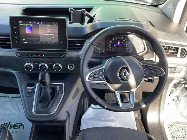 ルノー ルノー カングー インテンス 東京都 2023(令5)年 1.7万km シルバー 車体色　KQA　グリハイランド/取扱説明書/新車時保証書/記録簿/レーンセンタリングアシスト/アダプティブクルーズコントロール/ブラインドスポットモニター/ディスプレイオーディオ/【USB/Bluetooth接続】/バックカメラ　ETC/ドライブレコーダー（前後）/ハーフレザーシート/LEDヘッドライト/リアコーナーセンサー/サイド/カーテンエアバッグ/スマートキー×２/社外16インチアルミ【ENKEI】