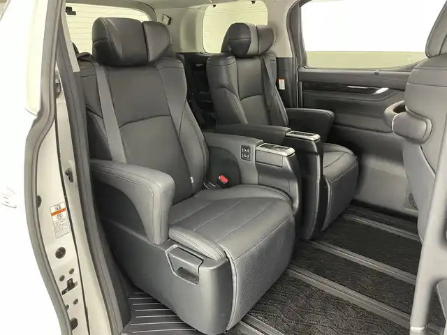 トヨタ アルファード S Cパッケージ 愛知県 2020(令2)年 2.6万km ホワイトパールクリスタルシャイン メーカーナビＴＶ　ＪＢＬ　全方位カメラ　禁煙　ＤＶＤデッキ　デジタルインナーミラー　パーキングアシスト　ＢＳＭ　黒革　シートヒーター　シートエアコン　電動リアゲート　三眼ＬＥＤ　前後ドラレコ　衝突軽減　追従クルコン　レーンキープ　オートハイビーム　コーナーセンサー　セーフティセンス　両側パワースライドドア　電動パーキング　USBポート　オットマン