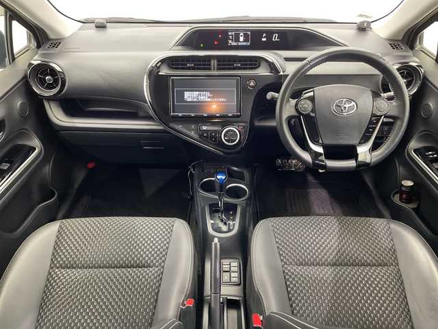 トヨタ アクア クロスオーバー 栃木県 2017(平29)年 1.9万km ベージュ 純正ナビ/（CD/フルセグTV/Bluetooth/SD）/バックカメラ/コーナーセンサー/ビルトインETC2.0/前方ドライブレコーダー/ハーフレザーシート/シートヒーター/ルーフレール/オートライト/LEDヘッドライト/横滑り防止装置/フォグランプ/スマートキー/プッシュスタート/ステアリングスイッチ/革巻きステアリング/ウィンカーミラー/16インチアルミホイール/純正フロアマット