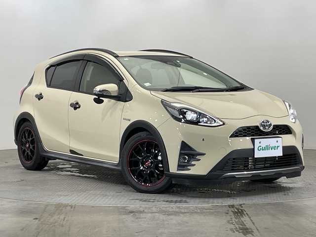 トヨタ アクア クロスオーバー 栃木県 2017(平29)年 1.9万km ベージュ 純正ナビ/（CD/フルセグTV/Bluetooth/SD）/バックカメラ/コーナーセンサー/ビルトインETC2.0/前方ドライブレコーダー/ハーフレザーシート/シートヒーター/ルーフレール/オートライト/LEDヘッドライト/横滑り防止装置/フォグランプ/スマートキー/プッシュスタート/ステアリングスイッチ/革巻きステアリング/ウィンカーミラー/16インチアルミホイール/純正フロアマット