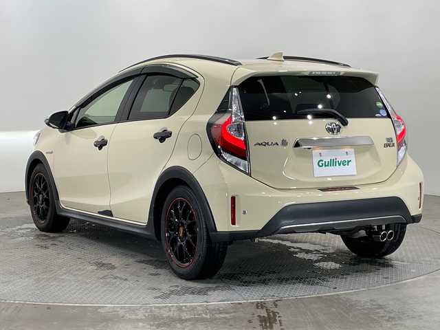 トヨタ アクア クロスオーバー 栃木県 2017(平29)年 1.9万km ベージュ 純正ナビ/（CD/フルセグTV/Bluetooth/SD）/バックカメラ/コーナーセンサー/ビルトインETC2.0/前方ドライブレコーダー/ハーフレザーシート/シートヒーター/ルーフレール/オートライト/LEDヘッドライト/横滑り防止装置/フォグランプ/スマートキー/プッシュスタート/ステアリングスイッチ/革巻きステアリング/ウィンカーミラー/16インチアルミホイール/純正フロアマット