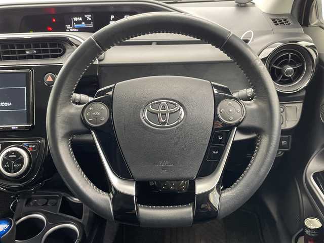 トヨタ アクア クロスオーバー 栃木県 2017(平29)年 1.9万km ベージュ 純正ナビ/（CD/フルセグTV/Bluetooth/SD）/バックカメラ/コーナーセンサー/ビルトインETC2.0/前方ドライブレコーダー/ハーフレザーシート/シートヒーター/ルーフレール/オートライト/LEDヘッドライト/横滑り防止装置/フォグランプ/スマートキー/プッシュスタート/ステアリングスイッチ/革巻きステアリング/ウィンカーミラー/16インチアルミホイール/純正フロアマット