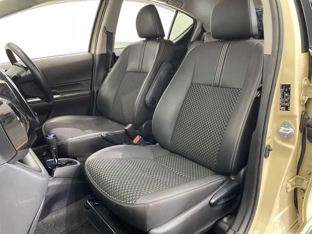 トヨタ アクア クロスオーバー 栃木県 2017(平29)年 1.9万km ベージュ 純正ナビ/（CD/フルセグTV/Bluetooth/SD）/バックカメラ/コーナーセンサー/ビルトインETC2.0/前方ドライブレコーダー/ハーフレザーシート/シートヒーター/ルーフレール/オートライト/LEDヘッドライト/横滑り防止装置/フォグランプ/スマートキー/プッシュスタート/ステアリングスイッチ/革巻きステアリング/ウィンカーミラー/16インチアルミホイール/純正フロアマット