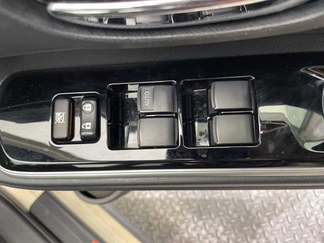 トヨタ アクア クロスオーバー 栃木県 2017(平29)年 1.9万km ベージュ 純正ナビ/（CD/フルセグTV/Bluetooth/SD）/バックカメラ/コーナーセンサー/ビルトインETC2.0/前方ドライブレコーダー/ハーフレザーシート/シートヒーター/ルーフレール/オートライト/LEDヘッドライト/横滑り防止装置/フォグランプ/スマートキー/プッシュスタート/ステアリングスイッチ/革巻きステアリング/ウィンカーミラー/16インチアルミホイール/純正フロアマット