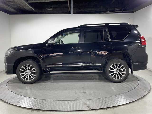 トヨタ ランドクルーザー プラド TX Lパッケージ 広島県 2020(令2)年 6万km ブラック メーカー9型ディスプレイオーディオ/（メモリナビ/フルセグTV/AppleCarPlay/AndroidAuto）/パノラミックビューモニター/OP19インチAW/ルーフレール/黒革シート/パワーシート/シートヒーター/ベンチレーション/トランスファーレバー/セーフティンセンス/・プリクラッシュセーフティ/・レーンディパーチャーアラート/・オートマチックハイビーム/・レーダークルーズコントロール/ブラインドスポットモニター/クリアランスソナー/LEDヘッドランプ/ETC2.0/USB入力端子