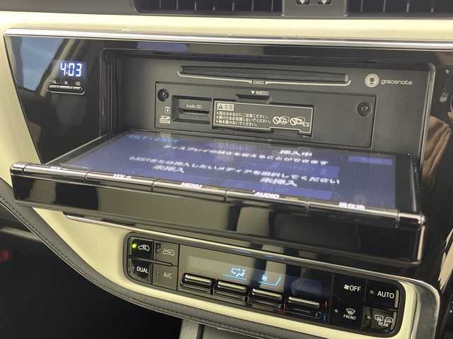 トヨタ オーリスハイブリッド Gパッケージ 群馬県 2016(平28)年 3.1万km ホワイトパールクリスタルシャイン 純正ナビ　衝突被害軽減システム　クルーズコントロール　バックカメラ　ステアリングスイッチ　電動格納ミラー　LEDヘッドライト　プッシュスタート　スマートキー　フォグライト　シートヒーター　禁煙車