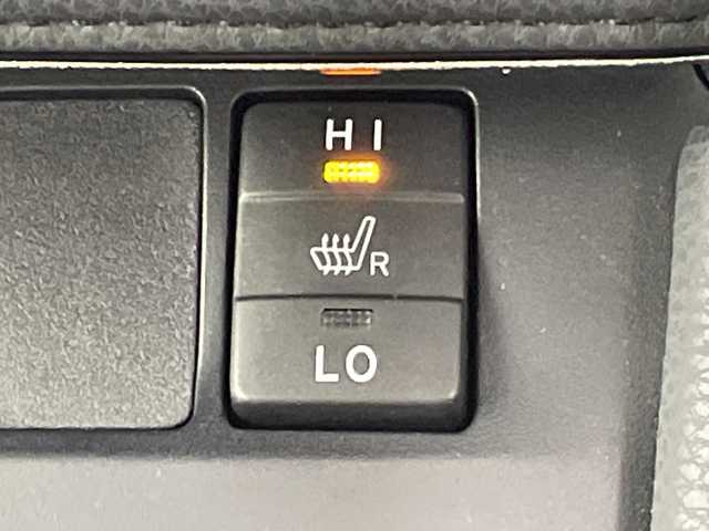 トヨタ オーリスハイブリッド Gパッケージ 群馬県 2016(平28)年 3.1万km ホワイトパールクリスタルシャイン 純正ナビ　衝突被害軽減システム　クルーズコントロール　バックカメラ　ステアリングスイッチ　電動格納ミラー　LEDヘッドライト　プッシュスタート　スマートキー　フォグライト　シートヒーター　禁煙車