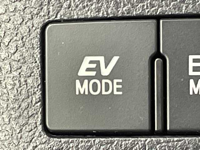 トヨタ オーリスハイブリッド Gパッケージ 群馬県 2016(平28)年 3.1万km ホワイトパールクリスタルシャイン 純正ナビ　衝突被害軽減システム　クルーズコントロール　バックカメラ　ステアリングスイッチ　電動格納ミラー　LEDヘッドライト　プッシュスタート　スマートキー　フォグライト　シートヒーター　禁煙車