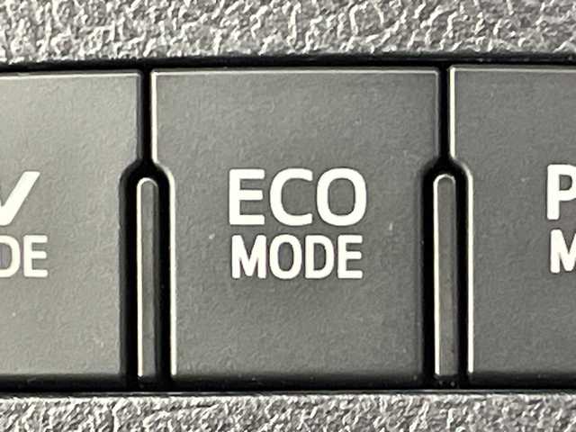 トヨタ オーリスハイブリッド Gパッケージ 群馬県 2016(平28)年 3.1万km ホワイトパールクリスタルシャイン 純正ナビ　衝突被害軽減システム　クルーズコントロール　バックカメラ　ステアリングスイッチ　電動格納ミラー　LEDヘッドライト　プッシュスタート　スマートキー　フォグライト　シートヒーター　禁煙車