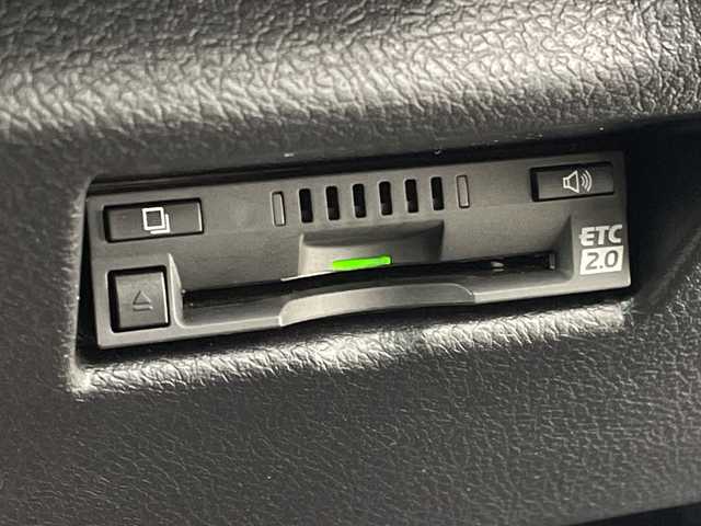 トヨタ オーリスハイブリッド Gパッケージ 群馬県 2016(平28)年 3.1万km ホワイトパールクリスタルシャイン 純正ナビ　衝突被害軽減システム　クルーズコントロール　バックカメラ　ステアリングスイッチ　電動格納ミラー　LEDヘッドライト　プッシュスタート　スマートキー　フォグライト　シートヒーター　禁煙車