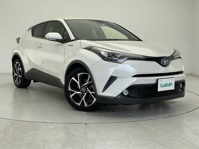 トヨタ Ｃ－ＨＲ G 千葉県 2017(平29)年 7.8万km ホワイトパールクリスタルシャイン トヨタセーフティセンス/　衝突軽減ブレーキ/レーダークルーズコントロール/　オートハイビーム/ブラインドスポットモニター/　レーンキープアシスト/クリアランスソナー/電動パーキング/ブレーキホールド/純正SDナビ（NSZT-W66T）/　Bluetooth/フルセグTVCD/DVD/ビルトインETC/ハーフレザーシート/前席シートヒーター/純正フロアマット/LEDヘッドライト/オートライト/LEDフォグランプ/電動格納ミラー/純正18インチアルミホイール