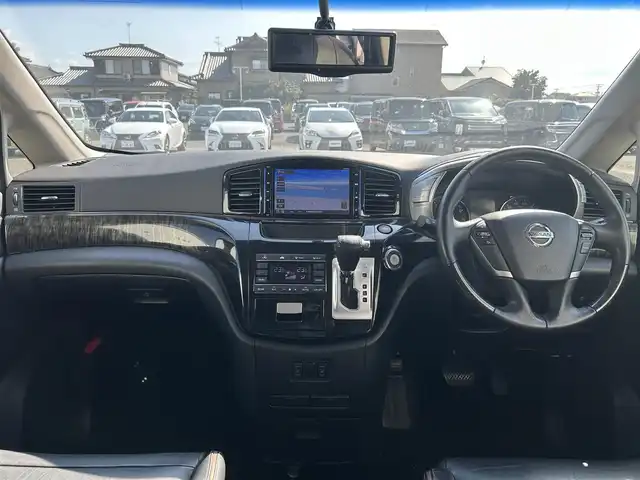 日産 エルグランド 250HWS プレミアム アーバンクロム 熊本県 2015(平27)年 5.2万km ブリリアントホワイトパール 純正メモリーナビ/バックカメラ　/純正フリップダウンモニター　/デジタルインナーミラー　/両側パワースライドドア　/ＩＭＰＡＬエアロ　/メモリー付パワーシート　/シートヒーター　/オットマン　/スマートキー　/ＥＴＣ/プッシュスタート/オートライト