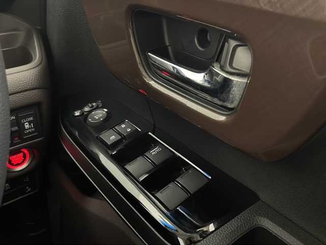 ホンダ Ｎ ＢＯＸ G･L ホンダセンシング カッパーブラウンスタイル 宮崎県 2019(令1)年 2.1万km プラチナホワイトパール 禁煙車/ホンダセンシング/社外ナビTV/（ケンウッド/MDV-D706BT/CD/DVD/フルセグTV)/社外バックカメラ/純正ビルトインETC/純正LEDオートライト/純正フロアマット/両側電動スライドドア/アダプティブクルーズコントロール/レーンディパーチャーアラート/クリアランスソナー/オートエアコン/ウインカードアミラー/スマートキー/プッシュエンジンスタート