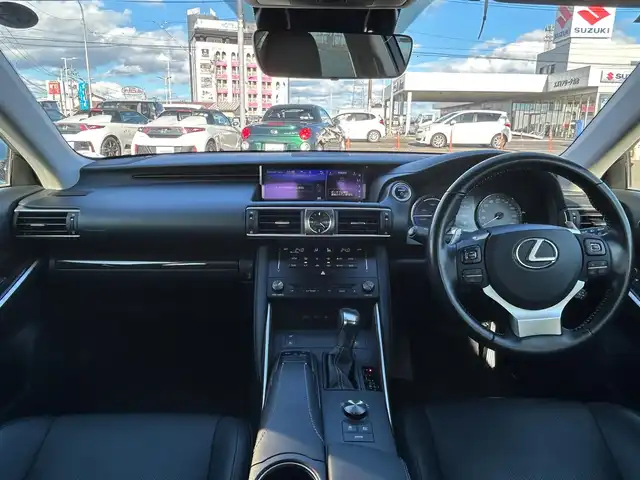 レクサス ＩＳ 300h バージョンL 宮城県 2016(平28)年 4.1万km ソニッククォーツ メーカーナビ /・フルセグ/CD/DVD/Blu-ray/Bluetooth/USB/ムーンルーフ /バックモニター　/ビルドインETC2.0　/セーフティシステムプラス　/・プリクラッシュセーフティシステム/・レーンディパーチャーアラート/・オートマチックハイビーム/・レーダークルーズコントロール/ブラインドスポットモニター　/リアクロストラフィックアラート/クリアランスソナー　/電動リアサンシェード　/ベンチレーション　/シートヒーター/エアシート/黒本革シート/メモリ式パワーシート/三眼LEDヘッドライト/純正17インチアルミホイール/純正フロアマット/スマートキー