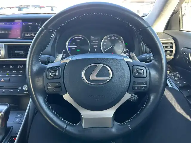 レクサス ＩＳ 300h バージョンL 宮城県 2016(平28)年 4.1万km ソニッククォーツ メーカーナビ /・フルセグ/CD/DVD/Blu-ray/Bluetooth/USB/ムーンルーフ /バックモニター　/ビルドインETC2.0　/セーフティシステムプラス　/・プリクラッシュセーフティシステム/・レーンディパーチャーアラート/・オートマチックハイビーム/・レーダークルーズコントロール/ブラインドスポットモニター　/リアクロストラフィックアラート/クリアランスソナー　/電動リアサンシェード　/ベンチレーション　/シートヒーター/エアシート/黒本革シート/メモリ式パワーシート/三眼LEDヘッドライト/純正17インチアルミホイール/純正フロアマット/スマートキー