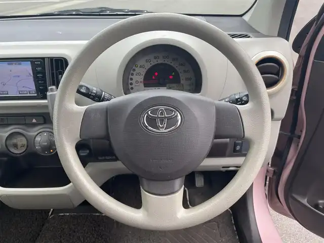 トヨタ パッソ プラスハナ Gパッケージ 愛媛県 2015(平27)年 7.7万km ムースピンクP 純正ナビ　/AM/FM/CD/DVD/BT/フルセグTV　/バックカメラ　/アイドリングストップ　/ドライブレコーダー　/横滑り防止装置　/ヘッドライトレベライザー　/電格ミラー　/シガーソケット　/ETC/現状サマー(純正AW)(165/65/R14)