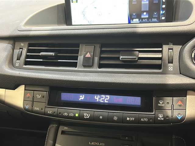 レクサス ＣＴ 200h Fスポーツ 新潟県 2018(平30)年 5.1万km グラファイトブラックガラスフレーク Fスポーツ専用本革シート/メモリ付きパワーシート/プリクラッシュブレーキ/レーダークルーズコントロール/純正SDナビ/(CD/DVD/BD/Bluetooth/フルセグTV)/バックカメラ/ETC2.0/ドライブレコーダー/パドルシフト/LEDヘッドライト/純正17インチアルミホイール/スマートキー/スペアキー/カードキー/保証書