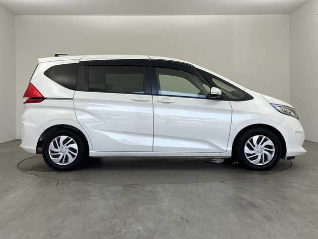 ホンダ フリード G ホンダセンシング 兵庫県 2018(平30)年 6.1万km ホワイトオーキッドパール ・純正ナビ＆TV＆BT＆DVD/・バックカメラ/・両側パワースライドドア/・衝突軽減ブレーキ/・レーンキープアシスト/・レーダークルーズコントロール/・誤発進抑制機能/・プラズマクラスター/・前方ドライブレコーダー/・スマートキー/・プッシュスタート/・純正ビルトインETC/・コンフォートビュー/・ドアミラーヒーター/・フロントワイパーデアイサー/・フロアマット/・LEDヘッドライト/・オートライト/・アイドリングストップ/・横滑り防止装置