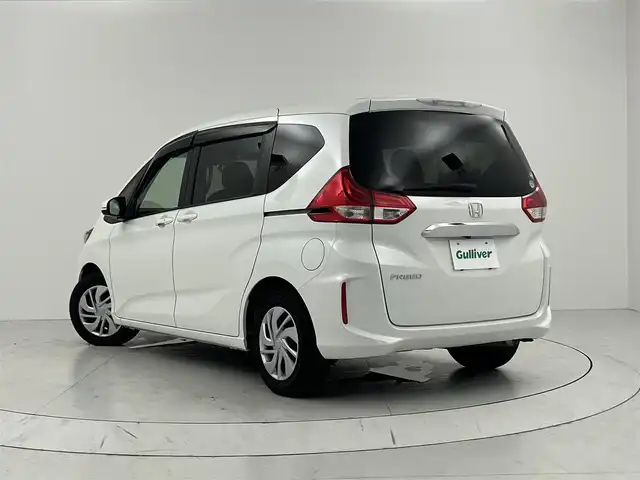 ホンダ フリード G ホンダセンシング 大阪府 2018(平30)年 6.1万km ホワイトオーキッドパール ホンダセンシング/　・衝突軽減ブレーキ/　・レーンキープアシスト/　・レーダークルーズコントロール/　・誤発進抑制機能/純正メモリナビ/　CD/DVD/Bluetooth/TV/バックカメラ/LEDヘッドライト/オートライト/プラズマクラスター/スマートキー/プッシュスタート/ビルトインETC/ドアミラーヒーター/純正フロアマット/アイドリングストップ/横滑り防止装置