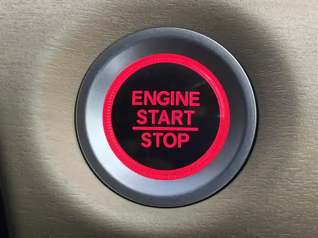 ホンダ フリード G ホンダセンシング 大阪府 2018(平30)年 6.1万km ホワイトオーキッドパール ホンダセンシング/　・衝突軽減ブレーキ/　・レーンキープアシスト/　・レーダークルーズコントロール/　・誤発進抑制機能/純正メモリナビ/　CD/DVD/Bluetooth/TV/バックカメラ/LEDヘッドライト/オートライト/プラズマクラスター/スマートキー/プッシュスタート/ビルトインETC/ドアミラーヒーター/純正フロアマット/アイドリングストップ/横滑り防止装置
