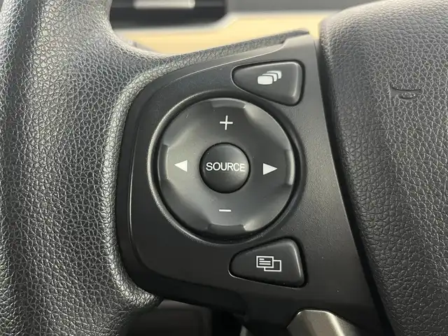 ホンダ フリード G ホンダセンシング 大阪府 2018(平30)年 6.1万km ホワイトオーキッドパール ホンダセンシング/　・衝突軽減ブレーキ/　・レーンキープアシスト/　・レーダークルーズコントロール/　・誤発進抑制機能/純正メモリナビ/　CD/DVD/Bluetooth/TV/バックカメラ/LEDヘッドライト/オートライト/プラズマクラスター/スマートキー/プッシュスタート/ビルトインETC/ドアミラーヒーター/純正フロアマット/アイドリングストップ/横滑り防止装置