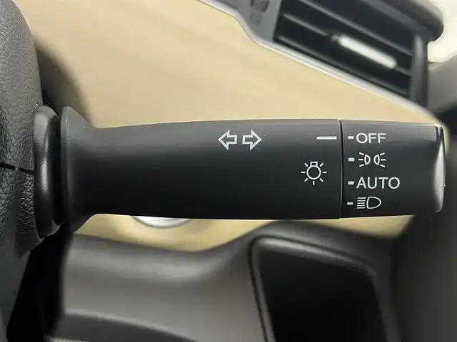 ホンダ フリード G ホンダセンシング 大阪府 2018(平30)年 6.1万km ホワイトオーキッドパール ホンダセンシング/　・衝突軽減ブレーキ/　・レーンキープアシスト/　・レーダークルーズコントロール/　・誤発進抑制機能/純正メモリナビ/　CD/DVD/Bluetooth/TV/バックカメラ/LEDヘッドライト/オートライト/プラズマクラスター/スマートキー/プッシュスタート/ビルトインETC/ドアミラーヒーター/純正フロアマット/アイドリングストップ/横滑り防止装置