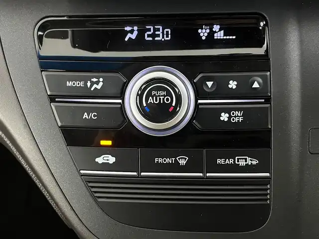 ホンダ フリード G ホンダセンシング 大阪府 2018(平30)年 6.1万km ホワイトオーキッドパール ホンダセンシング/　・衝突軽減ブレーキ/　・レーンキープアシスト/　・レーダークルーズコントロール/　・誤発進抑制機能/純正メモリナビ/　CD/DVD/Bluetooth/TV/バックカメラ/LEDヘッドライト/オートライト/プラズマクラスター/スマートキー/プッシュスタート/ビルトインETC/ドアミラーヒーター/純正フロアマット/アイドリングストップ/横滑り防止装置