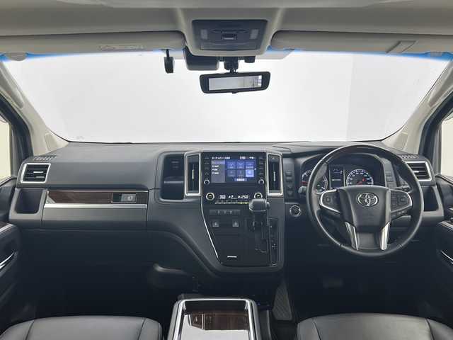 トヨタ グランエース G 宮城県 2020(令2)年 2.3万km ホワイトパールクリスタルシャイン 安全装備/・ブラインドスポットモニター/・プリクラッシュセーフティーシステム/・コーナーセンサー/・レーダークルーズコントロール/・パノラミックビューモニター/・パーキングサポートブレーキ/・横滑り防止装置/・ロードサインアシスト/Tコネクト８インチナビ/・AM/FM/Bluetooth/・CD/DVD/USB/Miracast/LEDヘッドライト/フォグランプ/純正12.1後席モニター/両側電動スライドドア/パワーシート/シートヒーター/デジタルインナーミラー/純正フロアマット/純正17インチアルミホイール/純正ビルトインETC2.0/プッシュスタート/スマートキー/電動格納ドアミラー