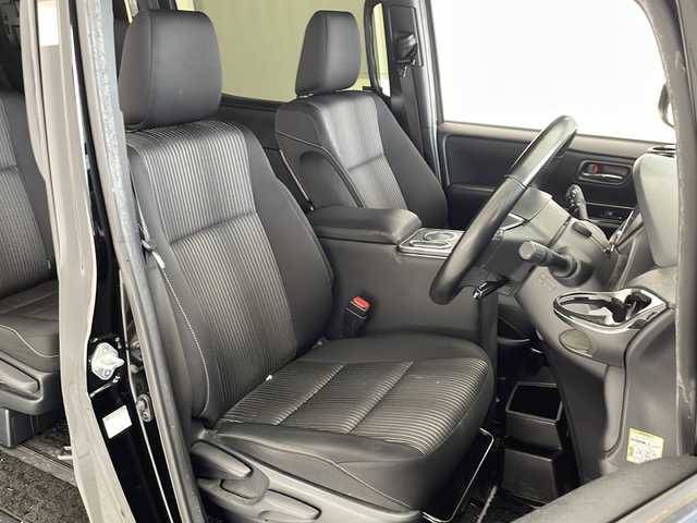 トヨタ ヴォクシー ZS 煌Ⅱ 愛知県 2019(令1)年 8.1万km ブラック 衝突被害軽減ブレーキ/純正SDナビ（あり）/フリップダウンモニター/両側パワースライドドア/フルセグTV/CD DVD/Bluetooth/バックカメラ/コーナーセンサー/純正アルミホイール/LEDヘッドライト/リアオートエアコン/オートマチックハイビーム/ドライブレコーダー/ETC/ステアリングスイッチ/スマートキー/プッシュスタート
