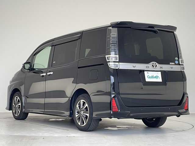 トヨタ ヴォクシー ZS 煌Ⅱ 愛知県 2019(令1)年 8.1万km ブラック 衝突被害軽減ブレーキ/純正SDナビ（あり）/フリップダウンモニター/両側パワースライドドア/フルセグTV/CD DVD/Bluetooth/バックカメラ/コーナーセンサー/純正アルミホイール/LEDヘッドライト/リアオートエアコン/オートマチックハイビーム/ドライブレコーダー/ETC/ステアリングスイッチ/スマートキー/プッシュスタート