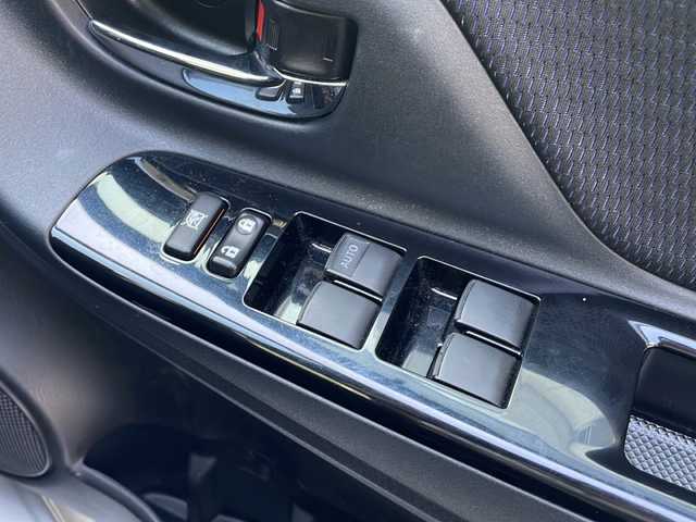 トヨタ ヴィッツ F セーフティーエディションⅡ 神奈川県 2018(平30)年 2.1万km シルバーM 純正ナビ/FM/AM/CD/BT/TV/バックカメラ/ステアリングスイッチ/ドライブレコーダー(フロント)/スマートキー/コーナーセンサー/レーンキープアシスト/アイドリングストップ/ETC/取扱説明書/保証書