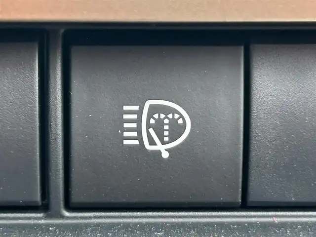 トヨタ クラウン スポーツ Z 静岡県 2023(令5)年 2.8万km プレシャスホワイトパール Toyota Safety Sense/・プリクラッシュセーフティ/・レーンディパーチャーアラート/・オートハイビーム/・ブラインドスポットモニター/パノラマルーフ/パワーバックドア/デジタルインナーミラー/サンドブラウンレザーシート/前席パワーシート/エアシート/シートヒーター/純正12.3型ナビ/地デジTV/【Bluetooth接続】/パノラミックビューモニター/置くだけ充電/ETC（2.0）/LEDヘッドライト/前後ドラレコ/革巻きステアリング/ステアリングスイッチ/クリアランスソナー/純正21インチアルミホイル/サイド/カーテンエアバッグ/スマートキー