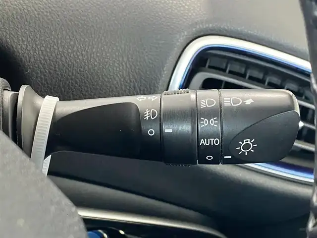 トヨタ プリウス Sツーリングセレクション 岐阜県 2019(令1)年 5.5万km パール 純正SDナビ/bluetooth/CD/DVD/ワンセグTV/純正ドライブレコーダー/バックカメラ/純正ビルトインETC/本革シート/追従式クルーズコントロール/アイドリングストップ