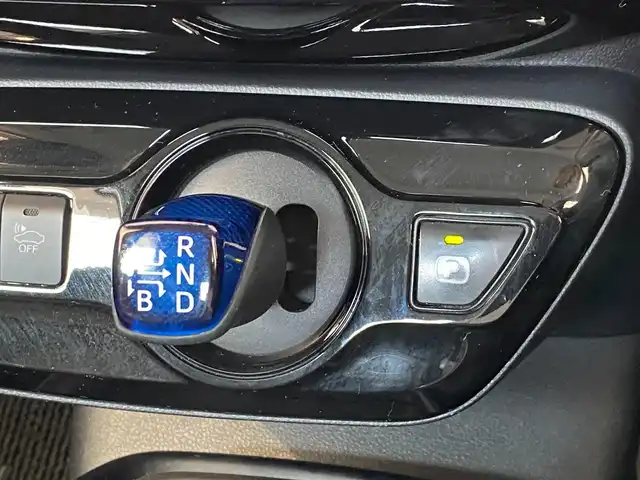 トヨタ プリウス Sツーリングセレクション 岐阜県 2019(令1)年 5.5万km パール 純正SDナビ/bluetooth/CD/DVD/ワンセグTV/純正ドライブレコーダー/バックカメラ/純正ビルトインETC/本革シート/追従式クルーズコントロール/アイドリングストップ