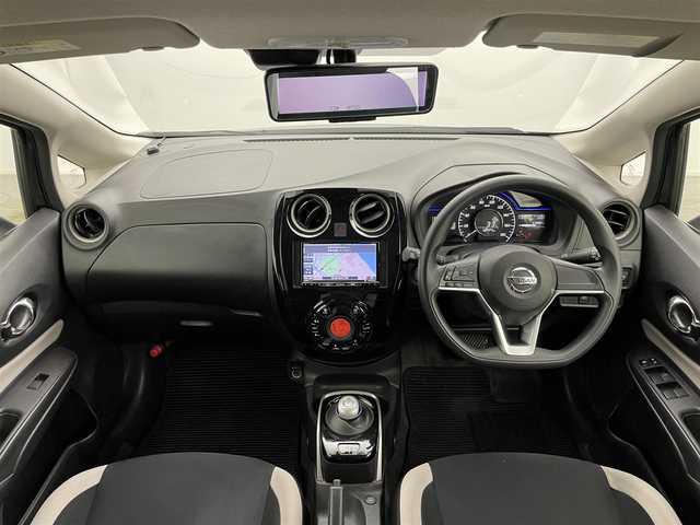 日産 ノート e－パワー X Vセレクション 岡山県 2020(令2)年 5.5万km ダークメタルグレー 社外メモリナビ/BT(AVIC-RZ003)/アラウンドビューモニター/エマージェンシーブレーキ/　レーンキープアシスト/　踏み間違い防止機能/前後コーナーセンサー/デジタルインナーミラー/オートライト/LEDヘッドライト/ISOFIX/インテリジェントキー/プッシュスタート/オートエアコン/チルトステアリング/シートリフター/ウインカーミラー/社外フロアマット/純正15インチAW