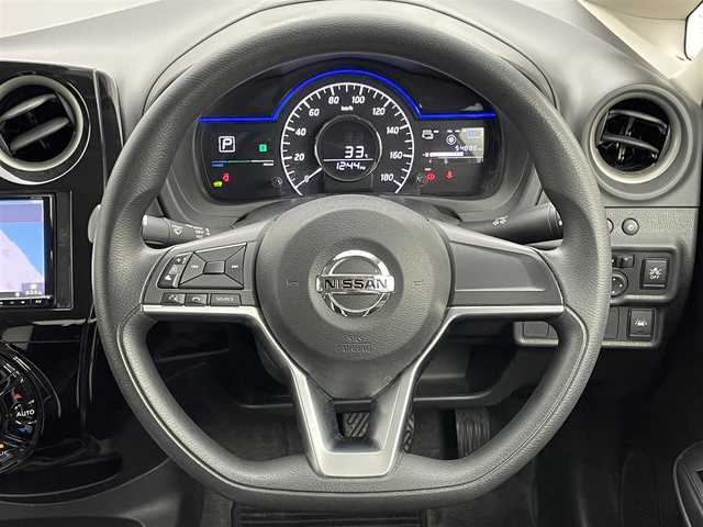 日産 ノート e－パワー X Vセレクション 岡山県 2020(令2)年 5.5万km ダークメタルグレー 社外メモリナビ/BT(AVIC-RZ003)/アラウンドビューモニター/エマージェンシーブレーキ/　レーンキープアシスト/　踏み間違い防止機能/前後コーナーセンサー/デジタルインナーミラー/オートライト/LEDヘッドライト/ISOFIX/インテリジェントキー/プッシュスタート/オートエアコン/チルトステアリング/シートリフター/ウインカーミラー/社外フロアマット/純正15インチAW