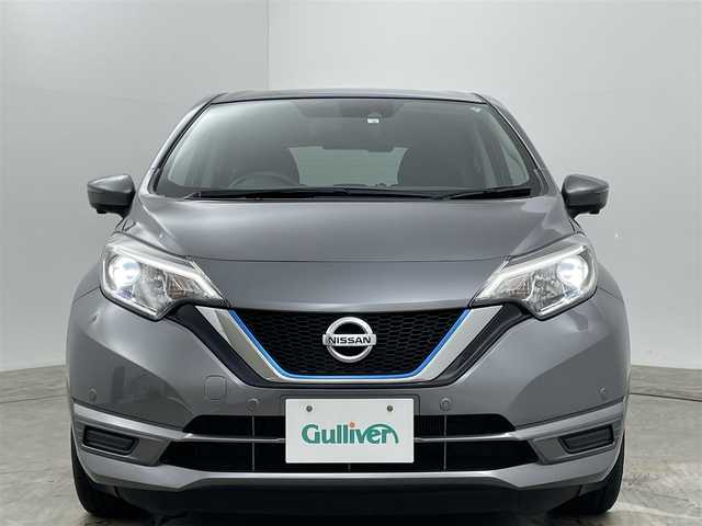 日産 ノート e－パワー X Vセレクション 岡山県 2020(令2)年 5.5万km ダークメタルグレー 社外メモリナビ/BT(AVIC-RZ003)/アラウンドビューモニター/エマージェンシーブレーキ/　レーンキープアシスト/　踏み間違い防止機能/前後コーナーセンサー/デジタルインナーミラー/オートライト/LEDヘッドライト/ISOFIX/インテリジェントキー/プッシュスタート/オートエアコン/チルトステアリング/シートリフター/ウインカーミラー/社外フロアマット/純正15インチAW